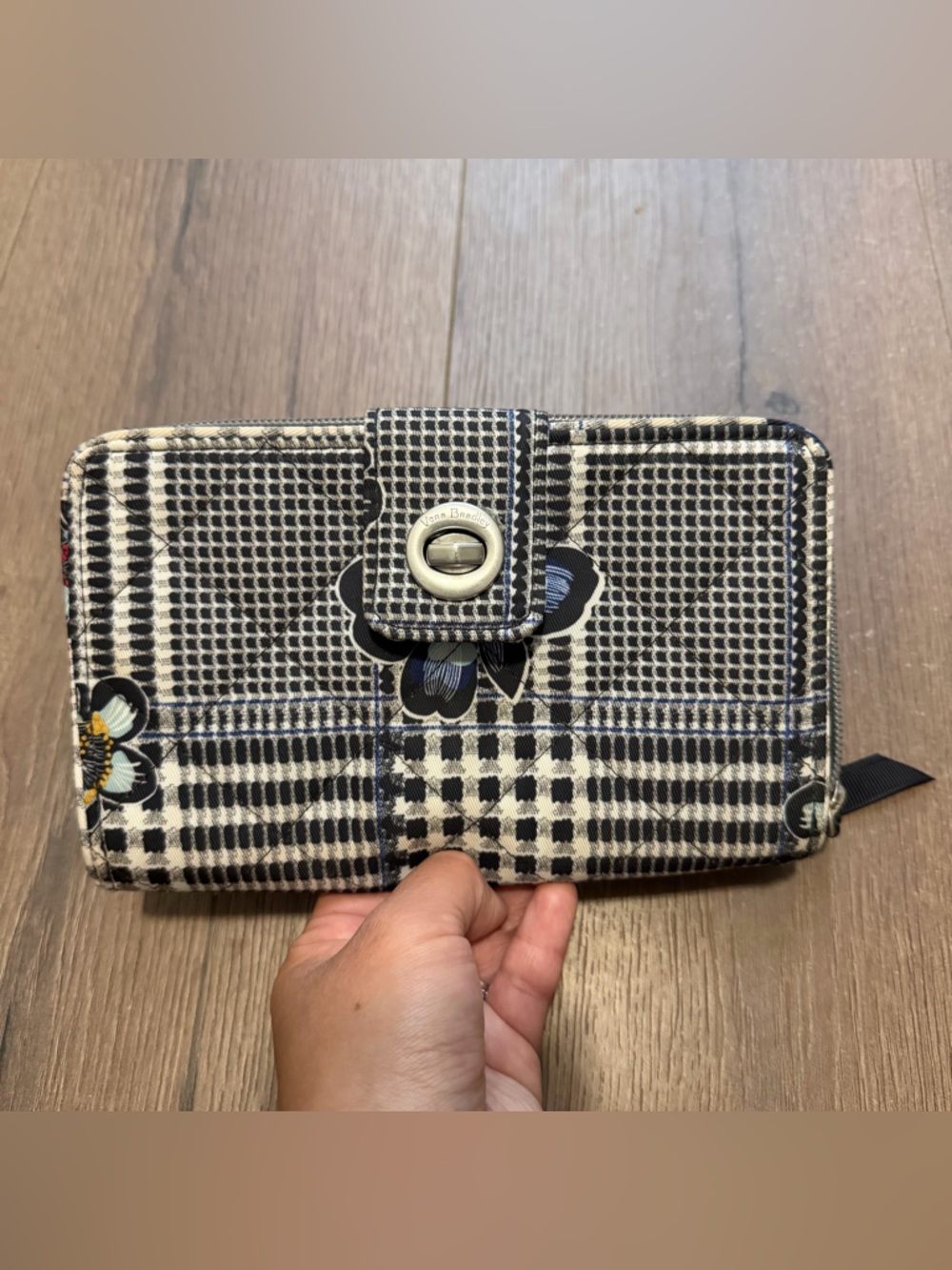 Vera Bradley wallet for women’s